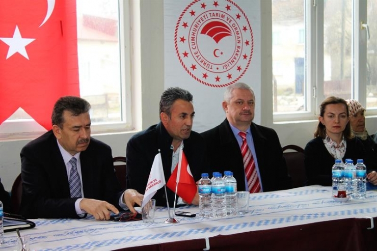 İl Müdürü Yoldaş, Çiftçilerle Bir Arya Gelmeye Devam Ediyor