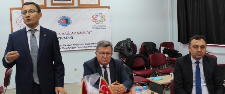 Alaşehirli Öğrencilerden "Tiyatroyla Bağlan Hayata" Projesi