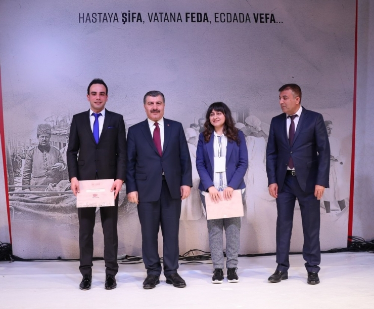 Başkale’de Görevli İki Hekim, ‘Yılın Doktoru’ Seçildi