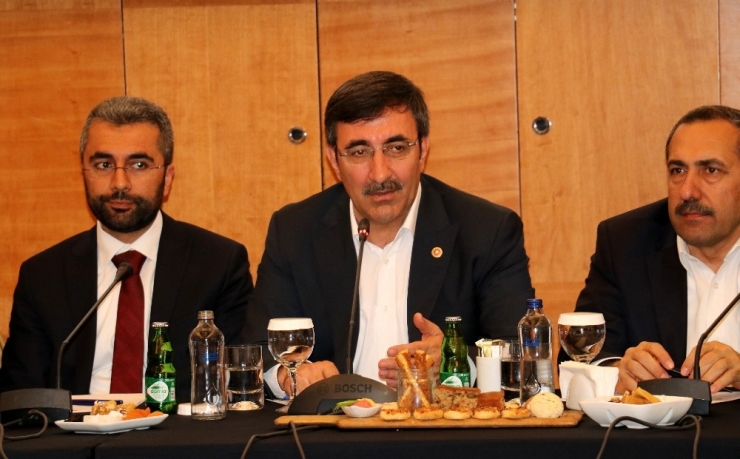 Ak Parti Genel Başkan Yardımcısı Yılmaz: "Birbirine Benzemez Partileri Kim Bir Araya Getiriyor?"