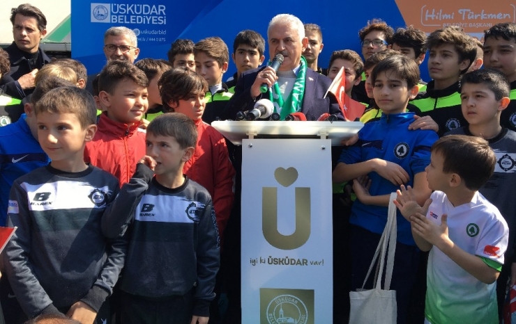 Binali Yıldırım Ve Hulusi Akar Çamlıca Spor Kulübü Öğrencileriyle Bir Araya Geldi