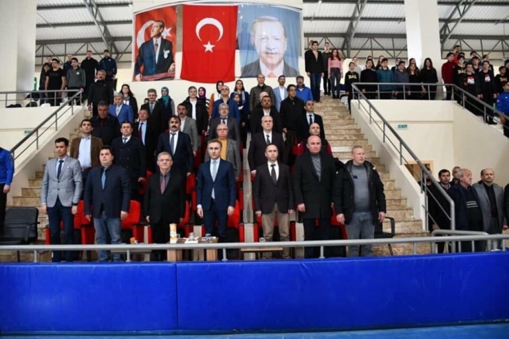 Yıldızlar Güreş Bölge Şampiyonası Başladı