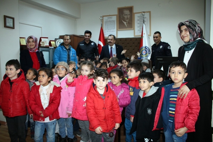 Anaokulu Öğrencilerinden Midyat Emniyet Müdürü Salman’a Ziyaret