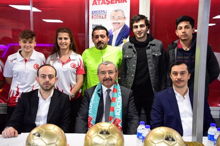 İsmail Erdem’den Ataşehirli Spor Kulüplerine Tam Destek