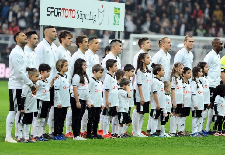 Spor Toto Süper Lig: Beşiktaş: 0 - Göztepe: 0 (Maç Devam Ediyor)