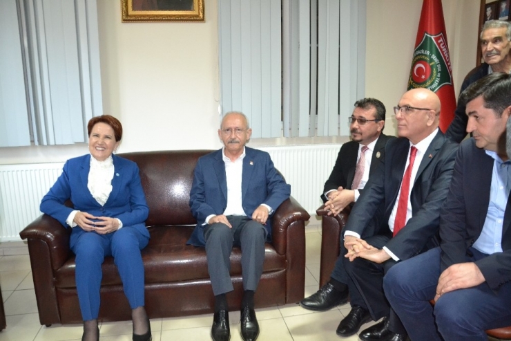 Kılıçdaroğlu Ve Akşener, Şehitler Ve Gaziler Derneğini Ziyaret Ettiler