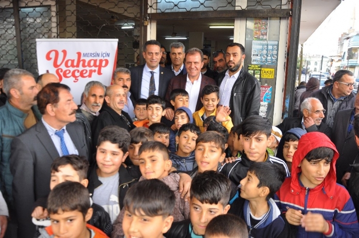 Çocuklar Başkan Adayı Seçer’den Üst Geçit İstedi