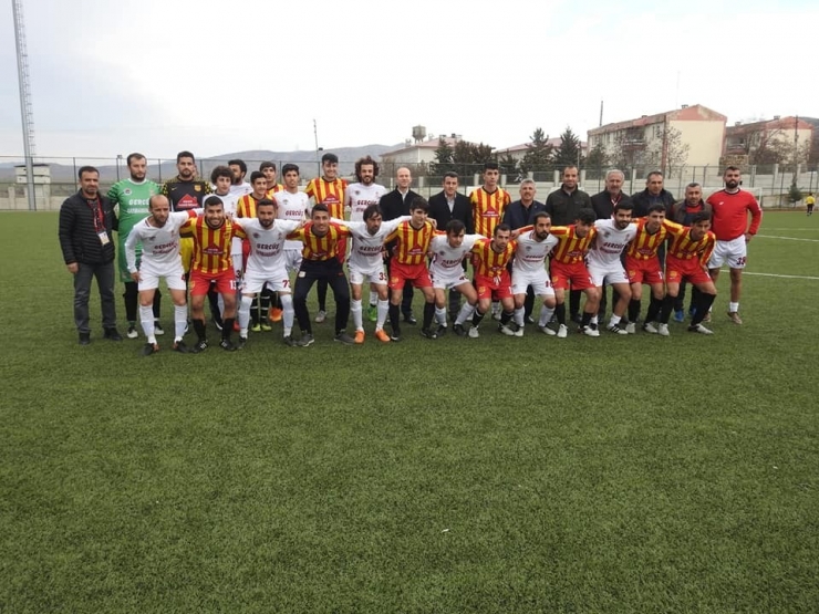 Kaymakamlar Gercüş Bağlarspor-beşirispor Maçını İzledi