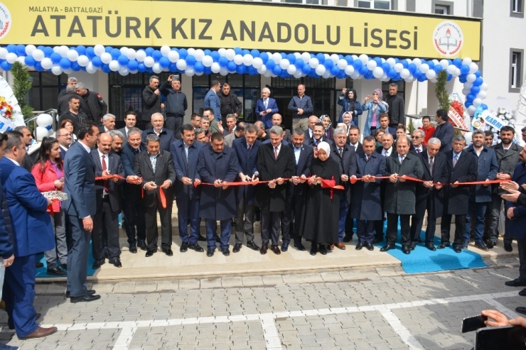Bakan Selçuk Malatya’da Okul Açılışına Katıldı