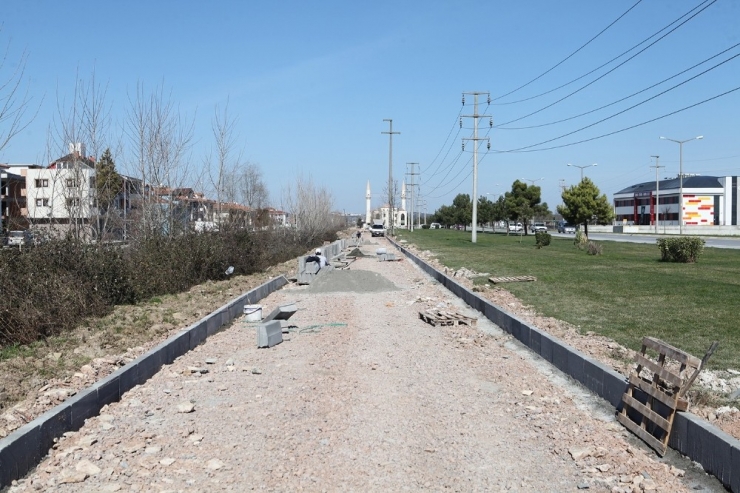 Çark Deresi Kenarı Bisiklet Ve Yürüyüş Yollarıyla Buluşuyor