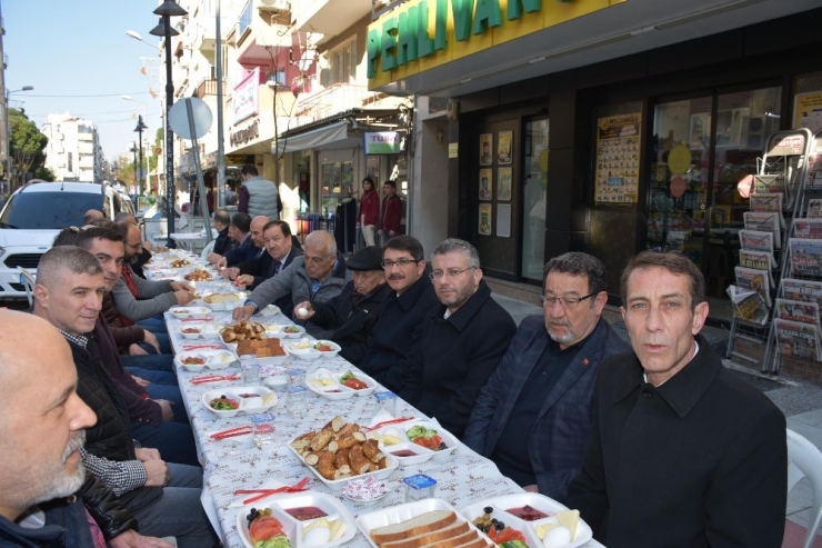 Başkan Çelik Esnaf Sofrasına Konuk Oldu