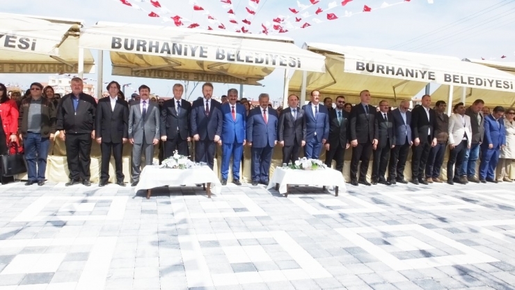 Burhaniye’de Melih Pabuççuoğlu Bulvarı Rekreasyon Alanı Hizmete Girdi.