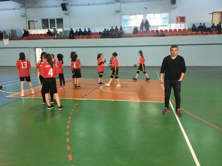 Yemliha Şehit Yunus Uygun Ortaokulu Henbol’da Şampiyon Oldu