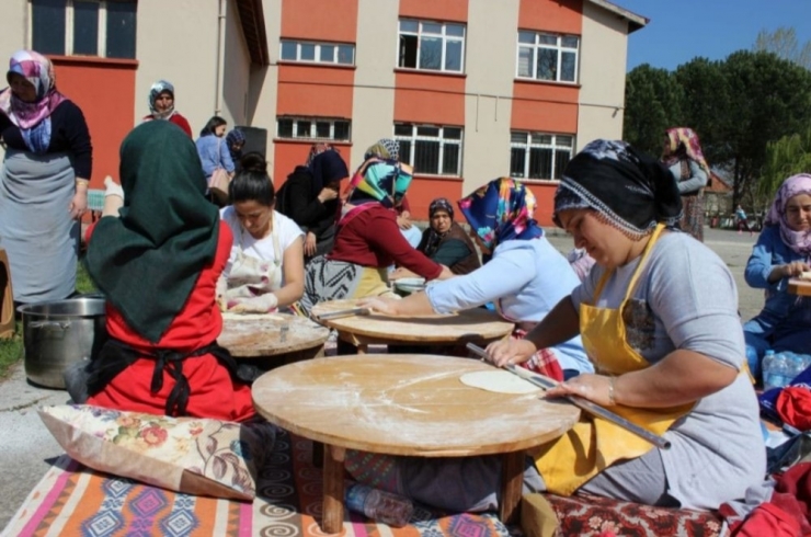 Minik Eller Mahsullerini Topladı