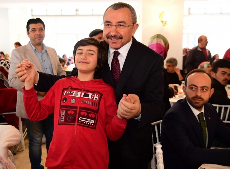 İsmail Erdem: “Sancaktepe’de Engelli Bireylere Verdiğimiz Hizmetleri Ataşehir’de De Vereceğiz”