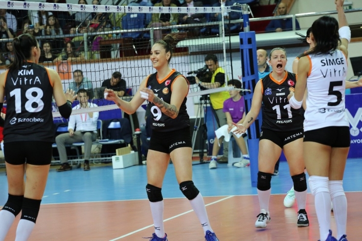 Eczacıbaşı Vitra, Kupa Voley’de Yarı Finalde