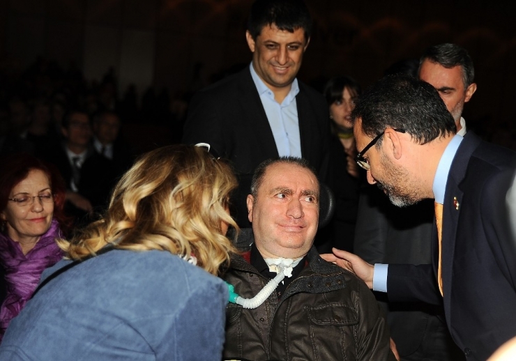 Bakan Kasapoğlu: “Gönüllülük Toplumsal Dayanışmanın Temel Direğidir”