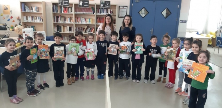 Gkv’li Minik Kitap Kurtları Kütüphanede