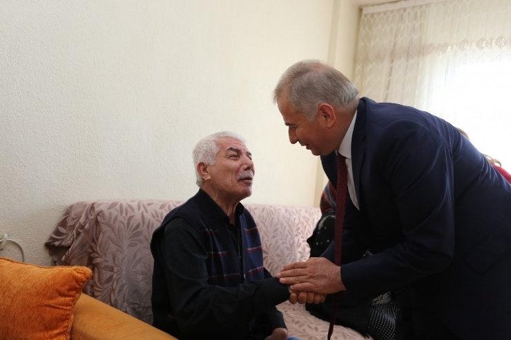 Büyükşehirden 17 Bin Kişiye Evde Bakım Hizmeti