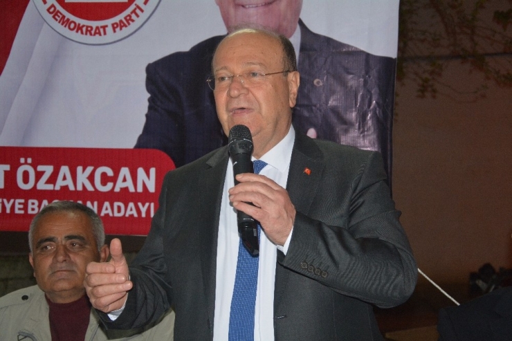 Özakcan; "Duvardan Kaldırsalar Da Gönüllerden Kaldıramazlar"