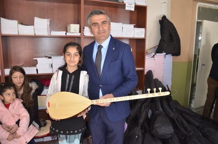 İha’nın Haberi Ses Getirdi, Yavuz Bingöl Beytüşşebap’a 30 Bağlama Gönderdi