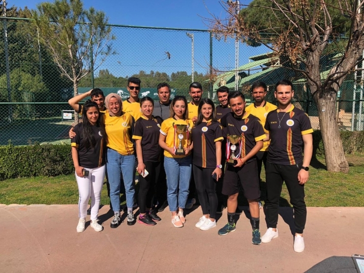 Dü Tenis Takımından Çifte Kupa