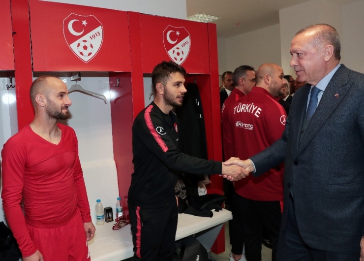 Cumhurbaşkanı Erdoğan, A Milli Takım’ı Tebrik Etti