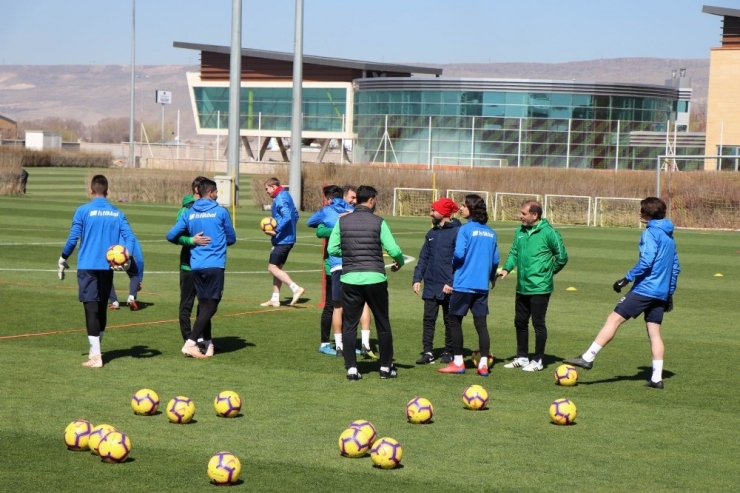 Hikmet Karaman: “Sivas’tan Alacağımız Puan Bizi İyi Yerlere Taşıyacak”