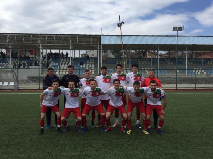 Şampiyon Sahaya Alkışlarla Çıktı