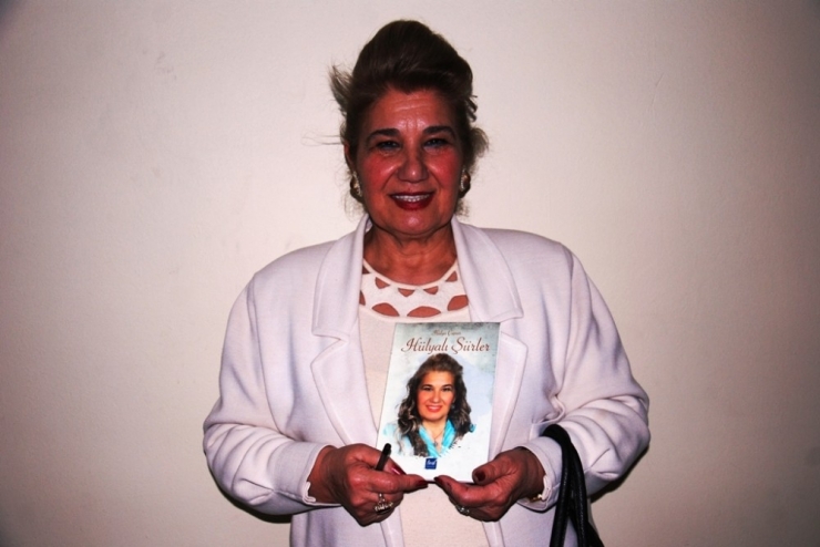 Hülya Çapar’dan "Hülyalı Şiirler"