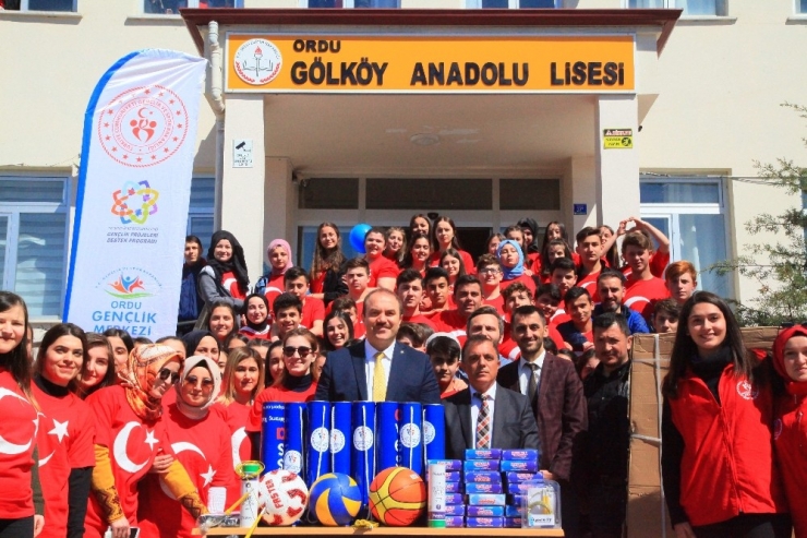 ‘Gençlik Merkezim Yollarda’ Öğrencilerle Buluşuyor