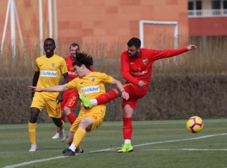 İm. Kayserispor, U21 Takımı İle Yaptığı Hazırlık Maçını 5-2 Kazandı