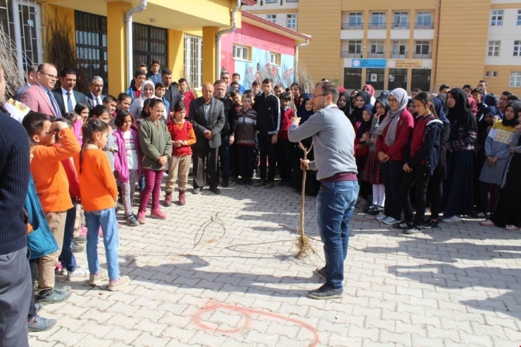 Keskin’de Bin 600 Adet Meyve Fidanı Dağıtıldı