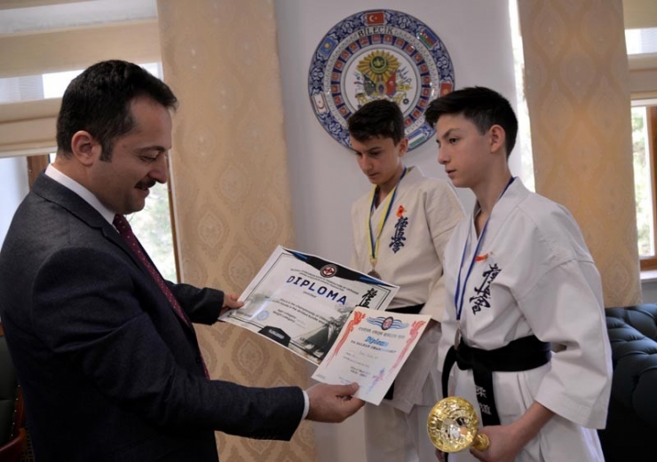 Balkan Şampiyonlarından Vali Şentürk’e Ziyaret