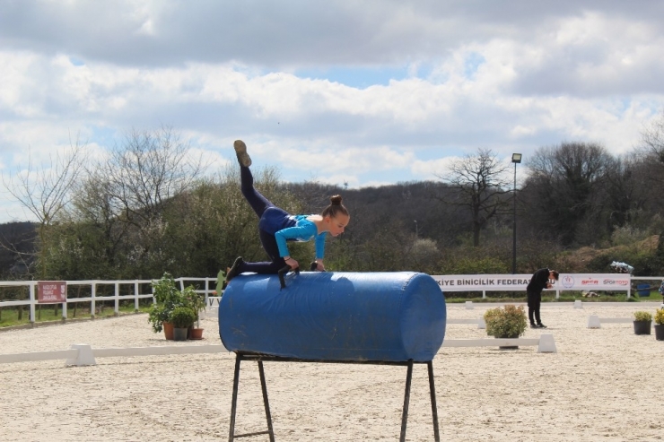 Türkiye’nin İlk Resmi Atlı Cimnastik Yarışması Yapıldı