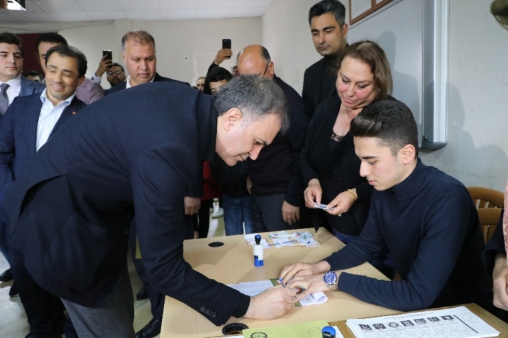 Ak Parti Sözcüsü Çelik: “Malatya’daki Kavga Partiler Arası Bir Mesele Gibi Sunuluyor, Bundan Uzak Durmak Gerekir”
