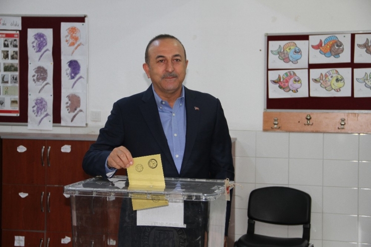 Dışişleri Bakanı Çavuşoğlu Oyunu Alanya’da Kullandı