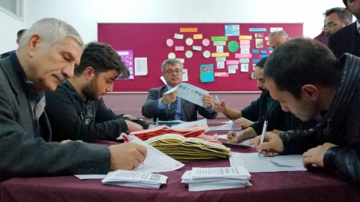 Isparta’da Oylar Sayılıyor