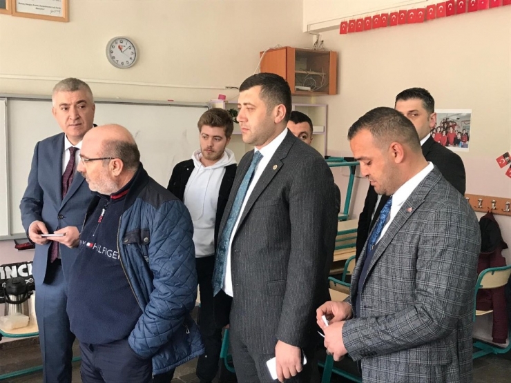 Kayseri Mhp İl Başkanı Serkan Tok Ve Kayseri Mhp Milletvekili Baki Ersoy Oylarını Kullandı