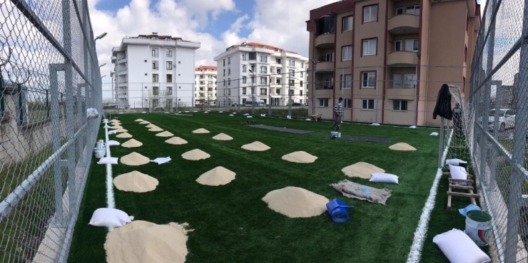 Kartepe, Halı Sahaları İçin Gün Sayıyor