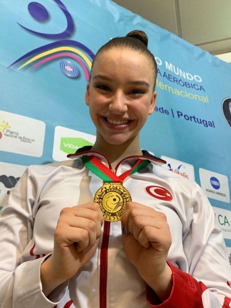 Cimnastiğin Altın Kızından Bir Dünya Şampiyonluğu Daha