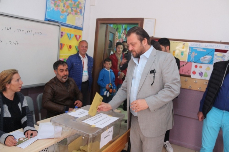 Marmaris’te Adaylar Oylarını Kullandı