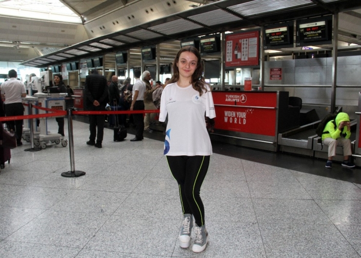 Milli Yüzücü Sümeyye Boyacı Abd’ye Gitti