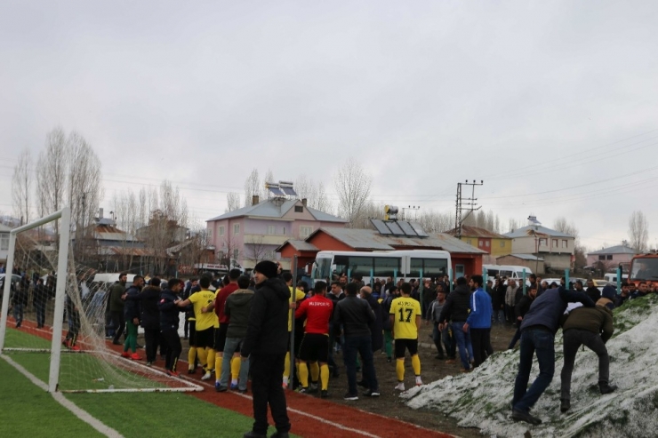 Varto Spor-muş Spor Maçında Kavga Çıktı