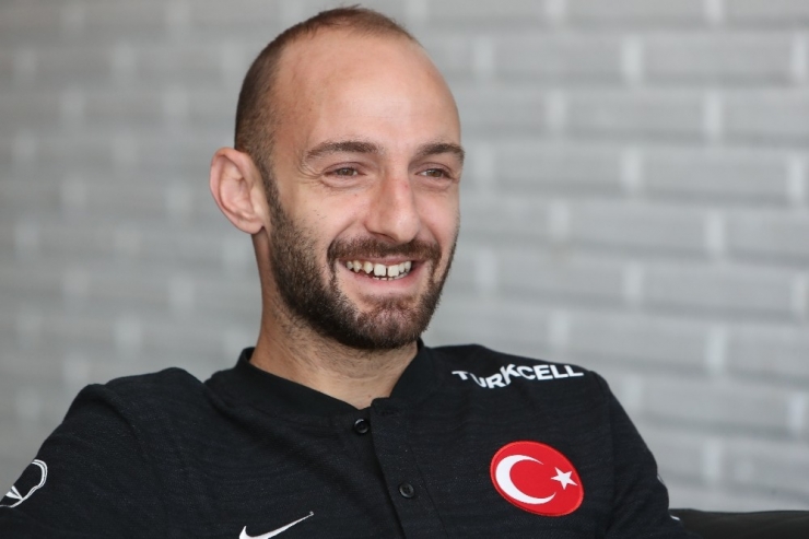 Efecan Karaca: "Başınızda Şenol Hoca Varsa Hedefiniz Bitmez"