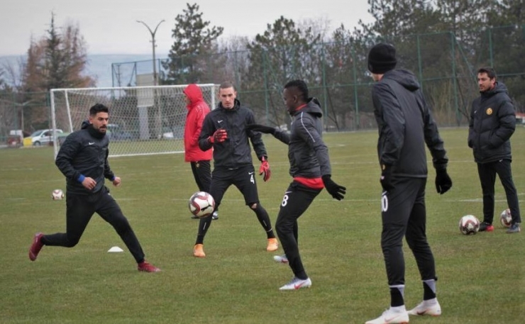 Eskişehirspor İstanbulspor’u Yenip Nefes Almak İstiyor