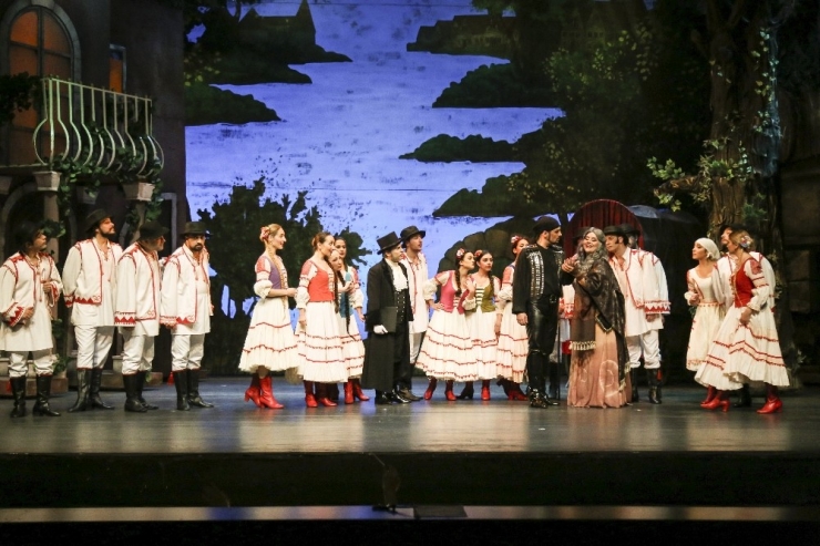 Çingene Baron Son Kez Sahnelenecek