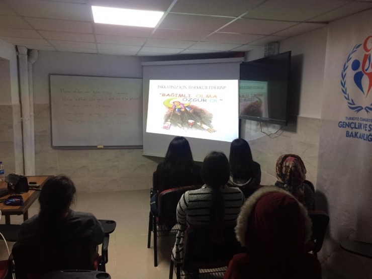 Üniversite Öğrencilerine ’’Bağımlılıkla Mücadele’’ Kursu