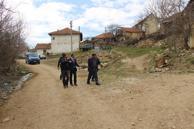 Bozuk Olan Şehitlik Yolu Yapılacak