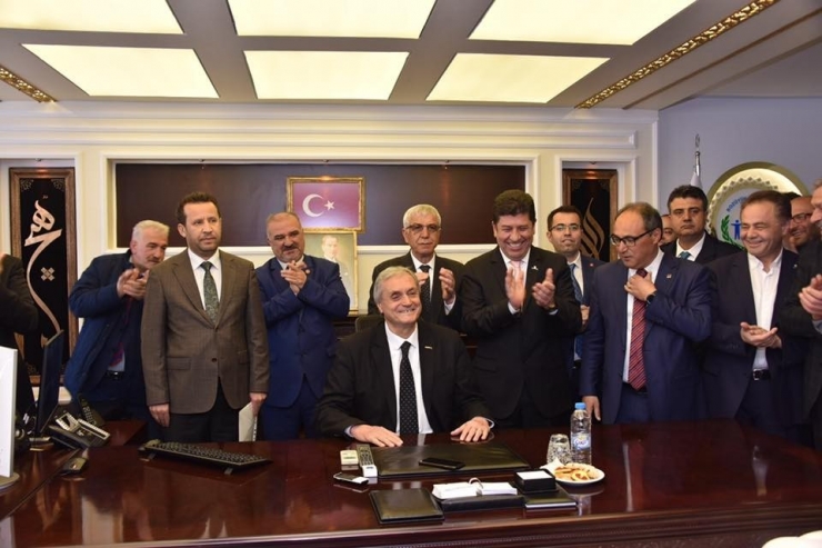 Bozüyük Belediye Başkanı Mazbatasını Alarak Göreve Başladı